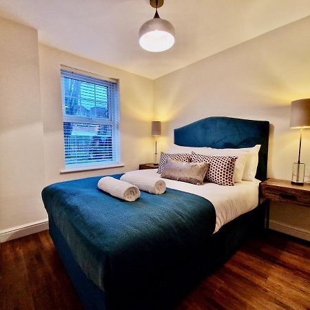 Stylish Luxury Serviced Apartment Next To City Centre With Free Parking - Contractors & Relocators Ковънтри Екстериор снимка