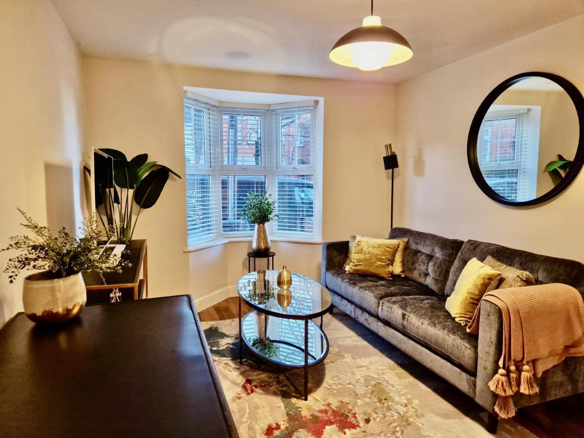 Stylish Luxury Serviced Apartment Next To City Centre With Free Parking - Contractors & Relocators Ковънтри Екстериор снимка