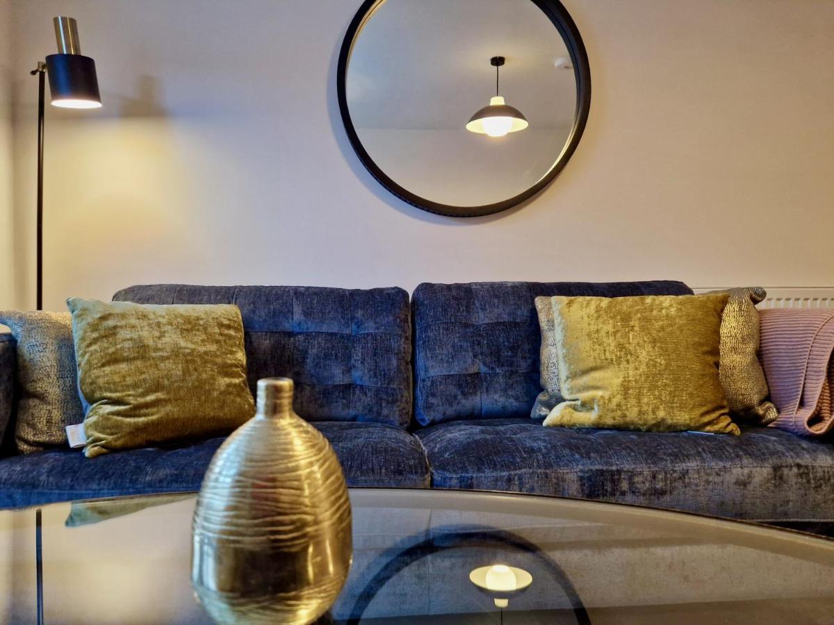 Stylish Luxury Serviced Apartment Next To City Centre With Free Parking - Contractors & Relocators Ковънтри Екстериор снимка