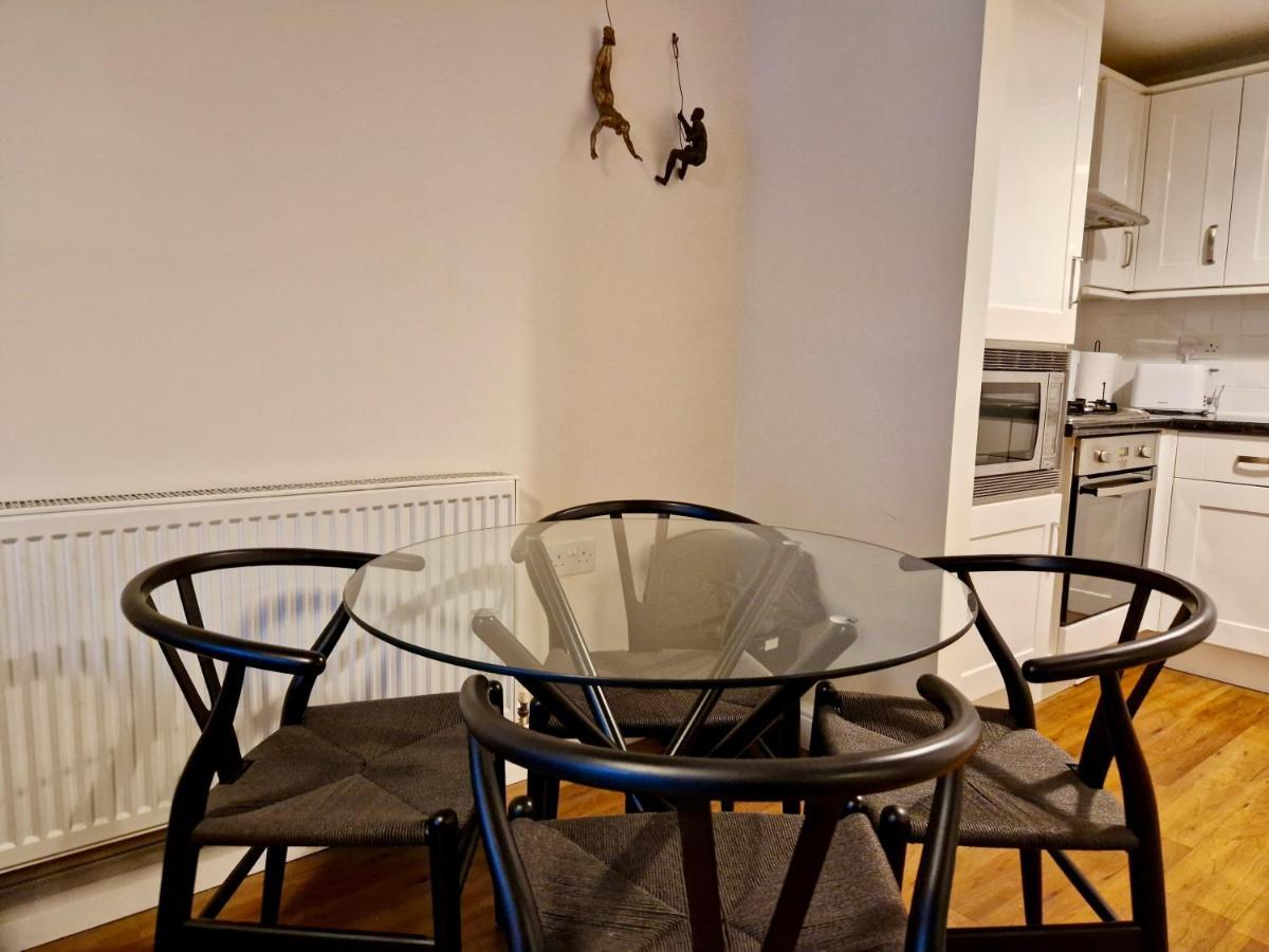 Stylish Luxury Serviced Apartment Next To City Centre With Free Parking - Contractors & Relocators Ковънтри Екстериор снимка